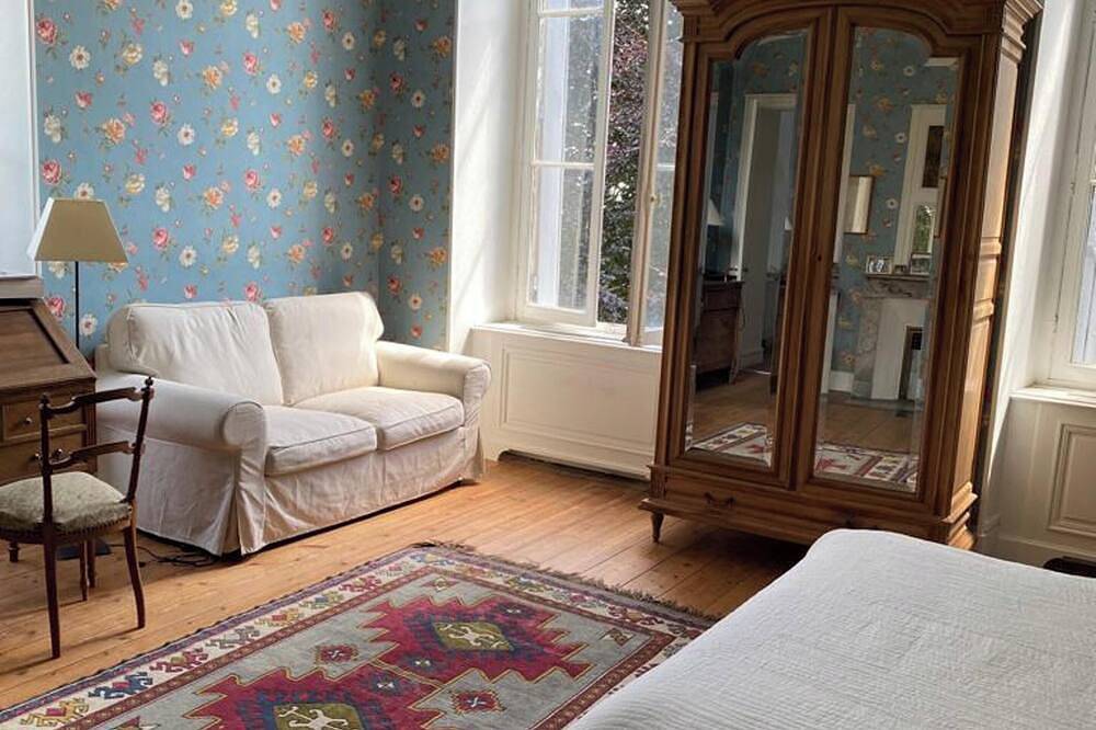 Homerez - Majestic Manor in Chaniers with Private Pool in Chaniers, Saintes region