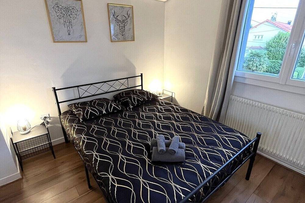 *La Maison Mirabelle*Near Paris & Orly Airport in Chilly-Mazarin, Essonne