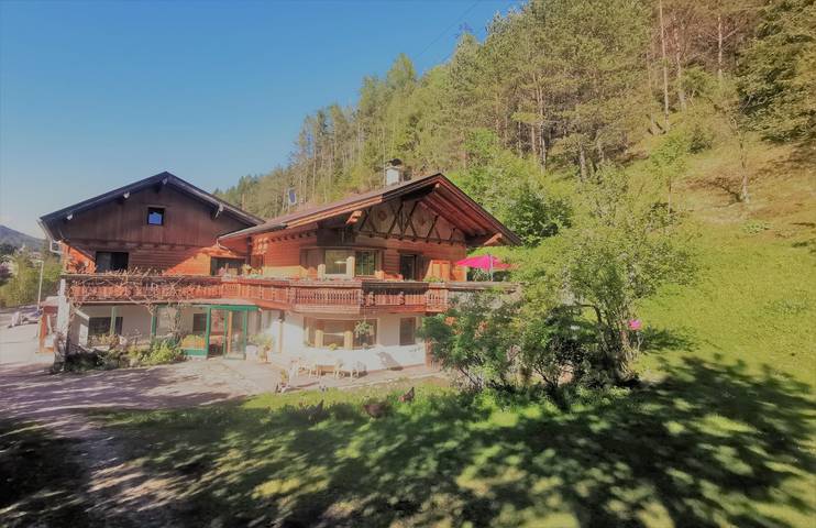 Ferienwohnung für 6 Personen, mit Balkon und Terrasse sowie Garten im Stubaital