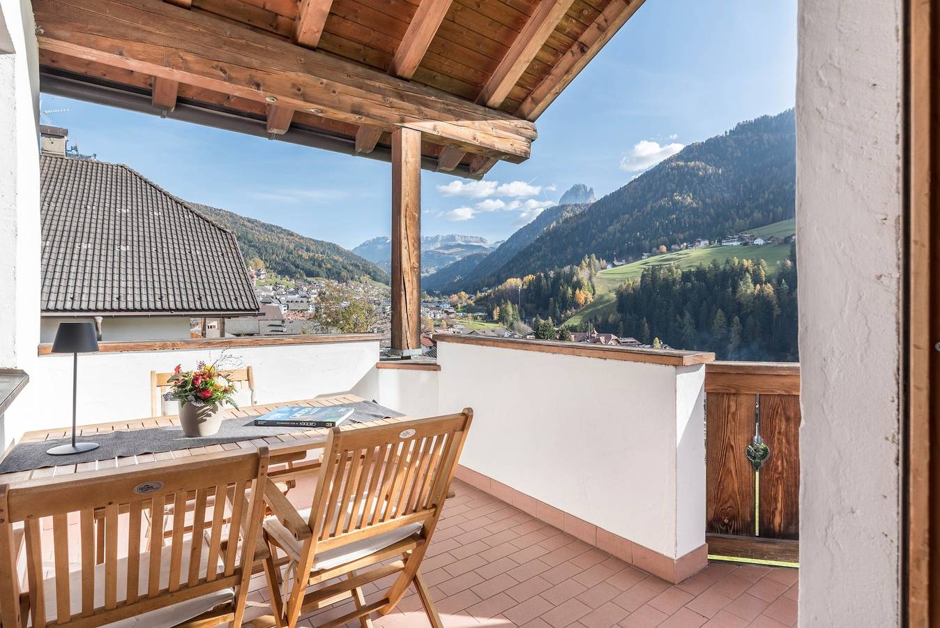 Ganze Wohnung, Ferienwohnung "Villa Erina D3" mit Bergblick, Terrasse und Wlan in St. Ulrich in Gröden, Dolomiti Superski