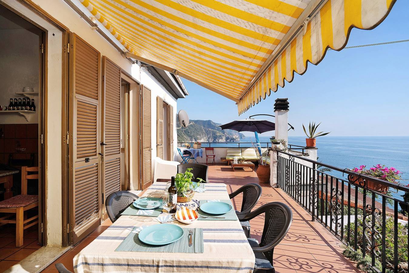 Villa "Lardarina" vicino alla spiaggia con vista sul mare, terrazza e Wi-Fi in Corniglia, Comune di Vernazza