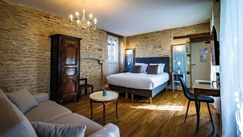 Hôtel pour 2 personnes, avec Jacuzzi et Terrasse ainsi que Jardin et Bassin pour enfant