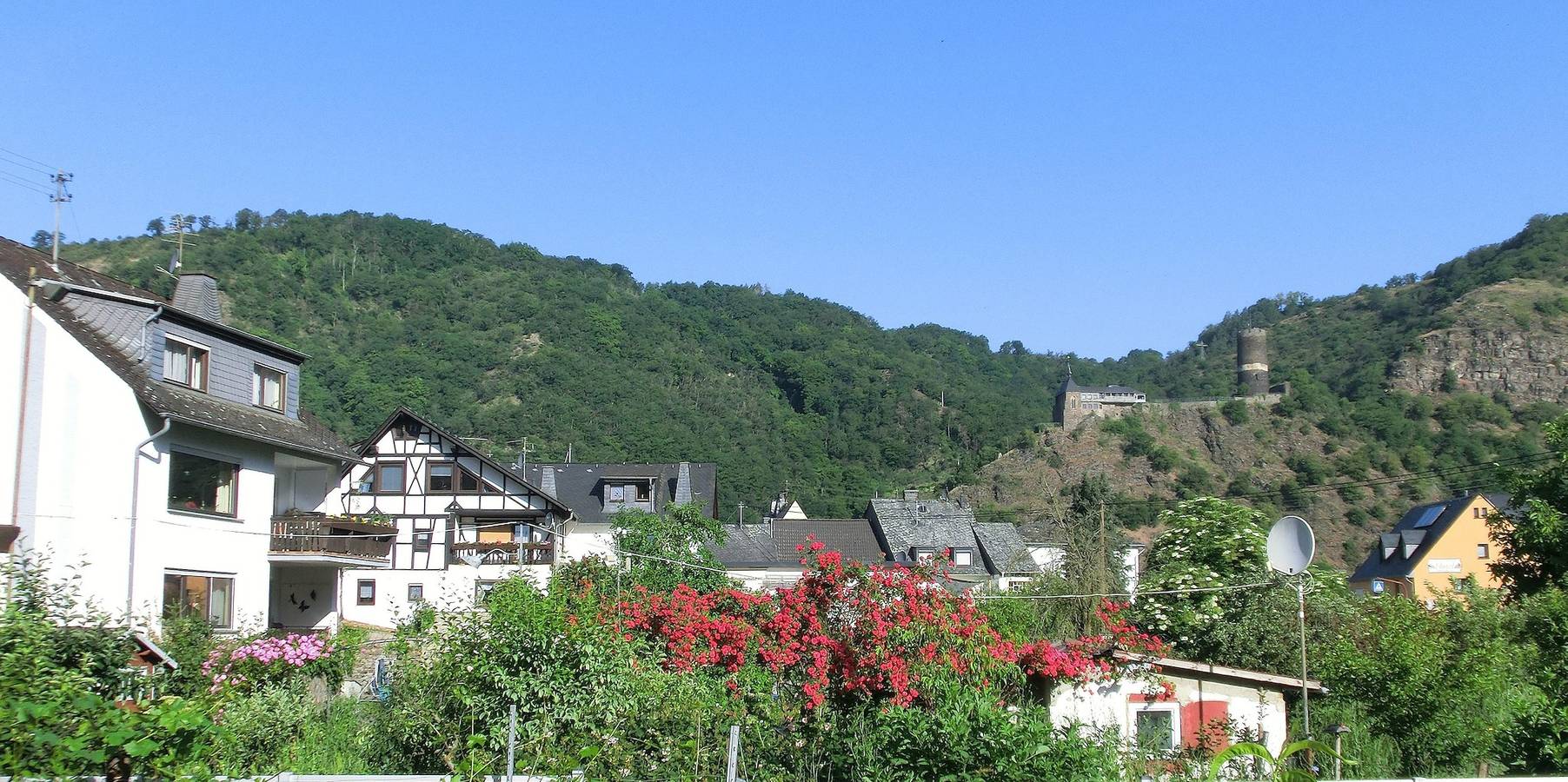 Ganze Ferienwohnung, 2-Bettwohnung mit Balkon in Burg Eltz, Burgen (Mosel)