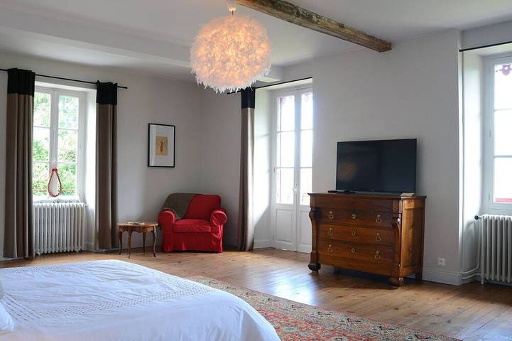 Location de vacances pour 12 personnes, avec balcon ainsi que jacuzzi et jardin à Saint-Savin (Hautes-Pyrénées) - 3