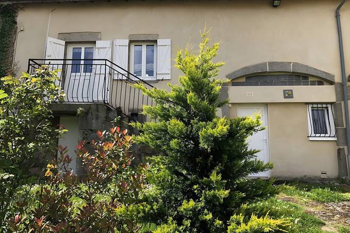 Location de vacances pour 8 personnes, avec terrasse et jardin dans Fayet-le-Château