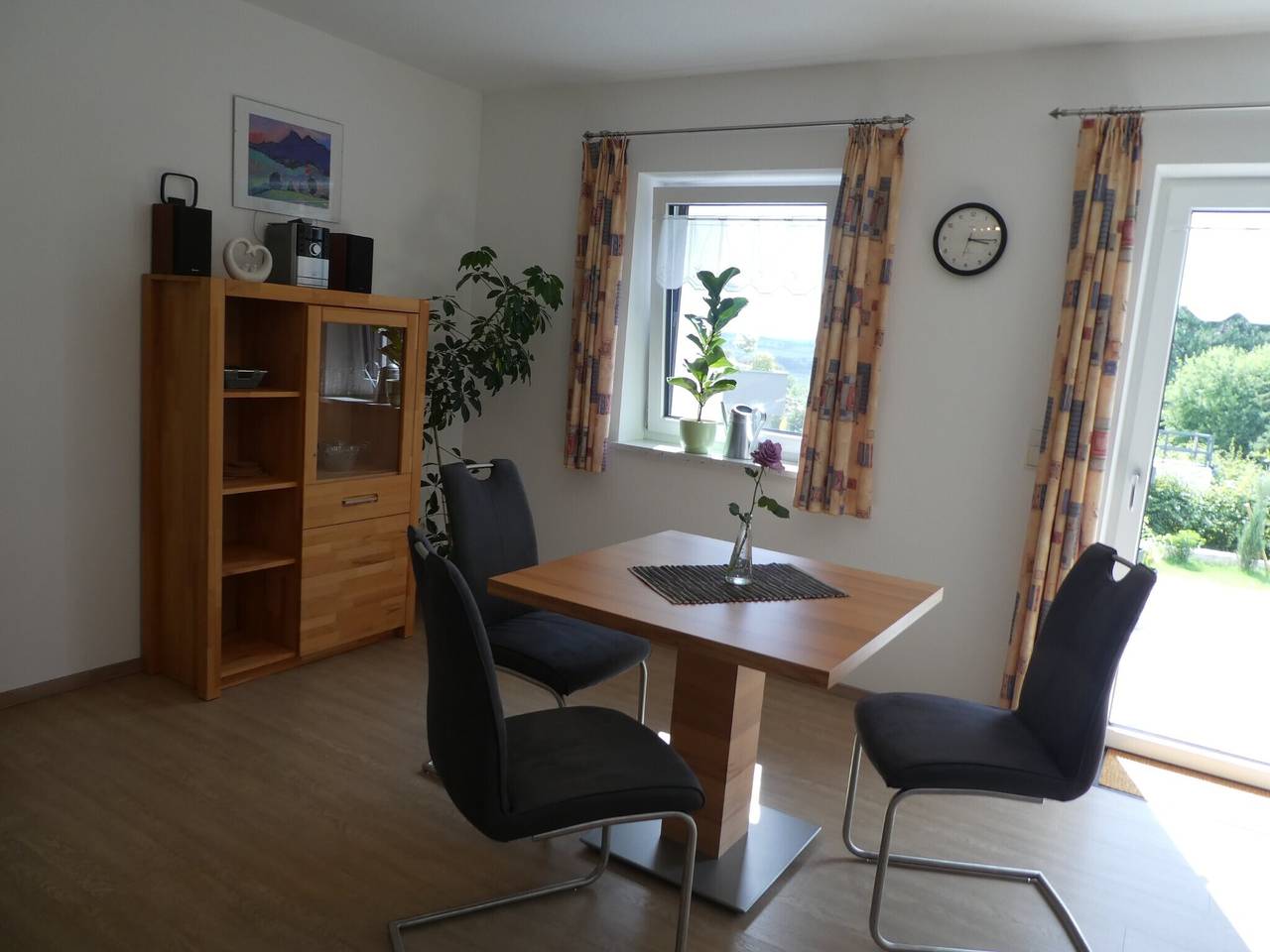 Ganze Wohnung, Ferienwohnung Birnbaum mit privater Terrasse, Gemeinschaftsgarten und Wlan in Gunzenhausen, Fränkisches Seenland