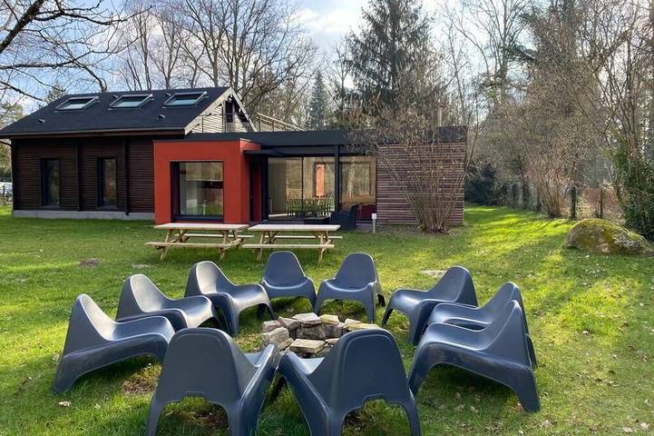 Gîte pour 12 personnes, avec jardin et balcon à Arbonne-la-Forêt