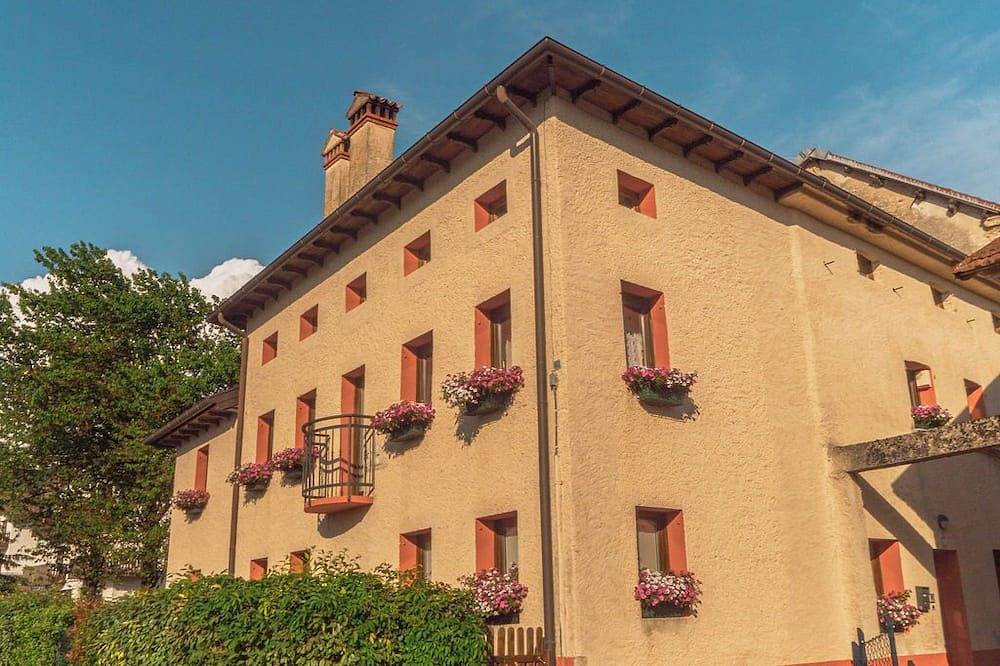 B&B Antica Villa Sophie welcoming villa from 1670 in the Dolomites in Borgo Valbelluna, Carnic Prealps
