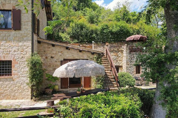 Ferienhaus für 12 Personen, mit Terrasse und Whirlpool sowie Garten, mit Haustier in Penna San Giovanni
