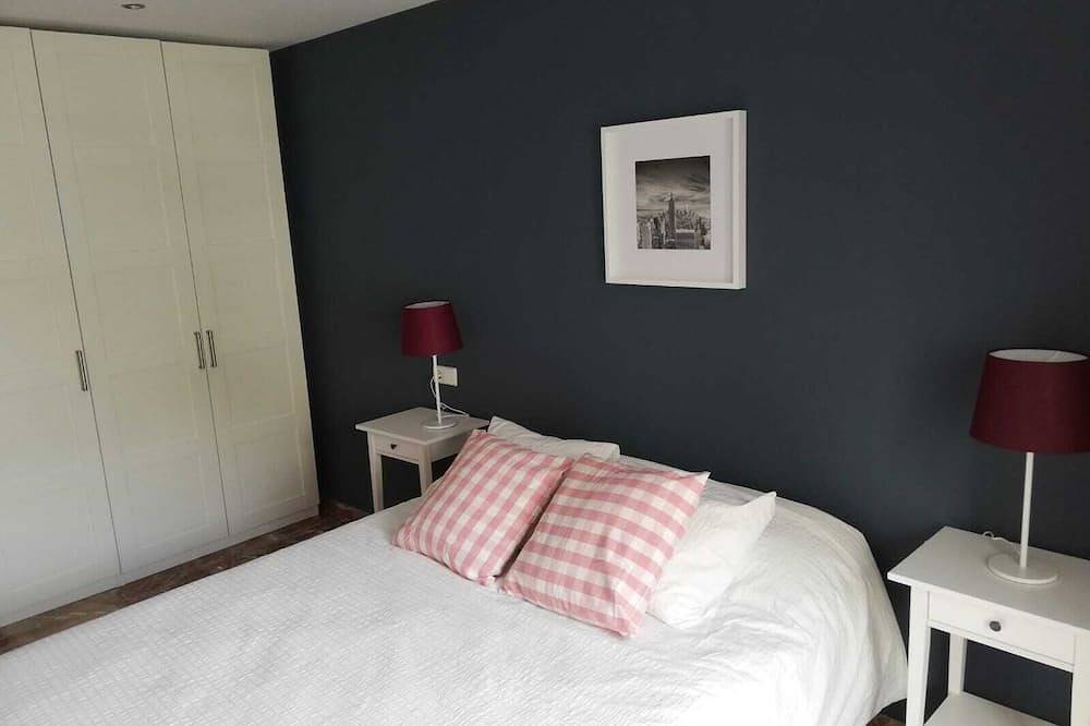 Entire apartment, Very spacious apartment.  Historic District, free cancellation in Cartagena, Costa Cálida