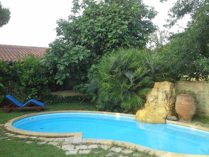 B&b per 2 persone, con panorama e giardino nonché piscina a Campiglia Marittima