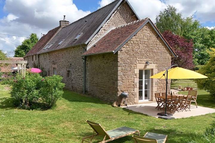 Gîte pour 6 personnes, avec jardin à Saint-Fraimbault