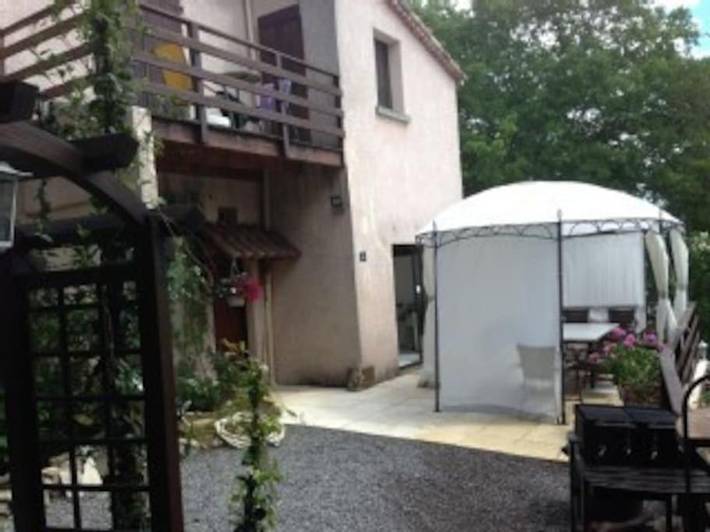 Location de vacances pour 4 personnes, avec vue et jardin ainsi que piscine et terrasse, animaux acceptés à Chandolas - 3