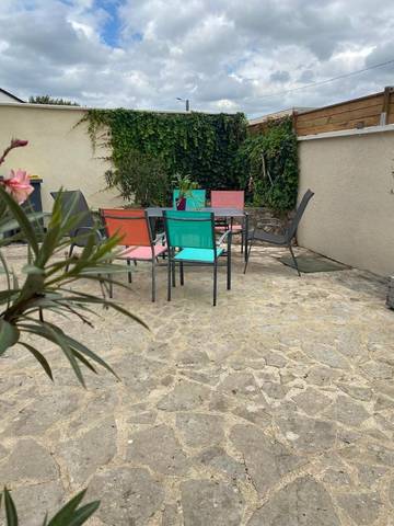 Gîte pour 4 personnes, avec jardin à Fondettes