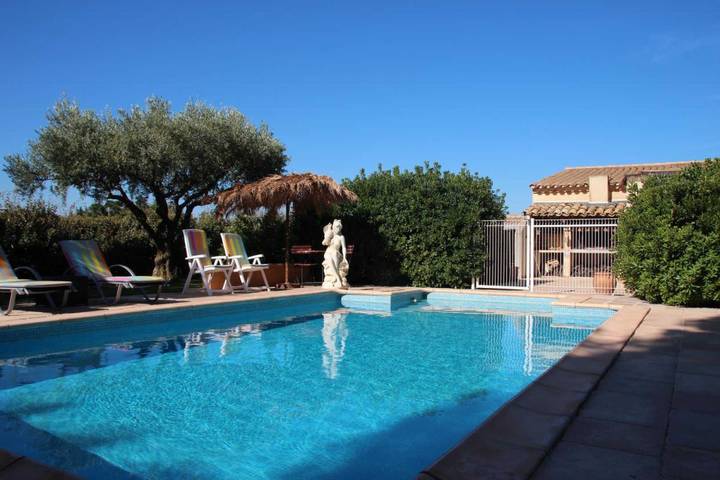 Gîte pour 2 personnes, avec Terrasse et Jardin ainsi que Piscine et Vue
