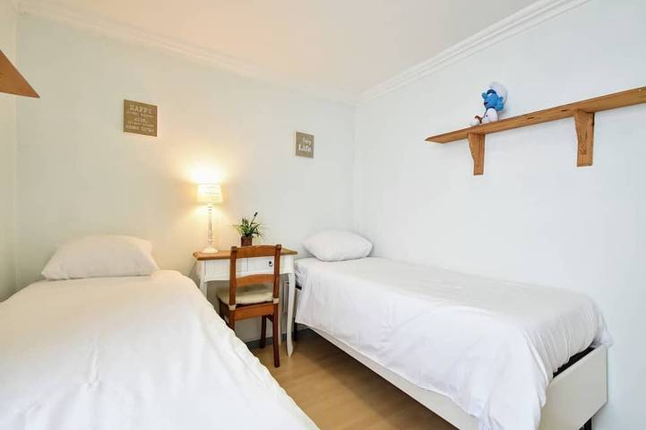 Location de vacances pour 8 personnes, avec jacuzzi et terrasse ainsi que jardin et piscine à Ohey - 3