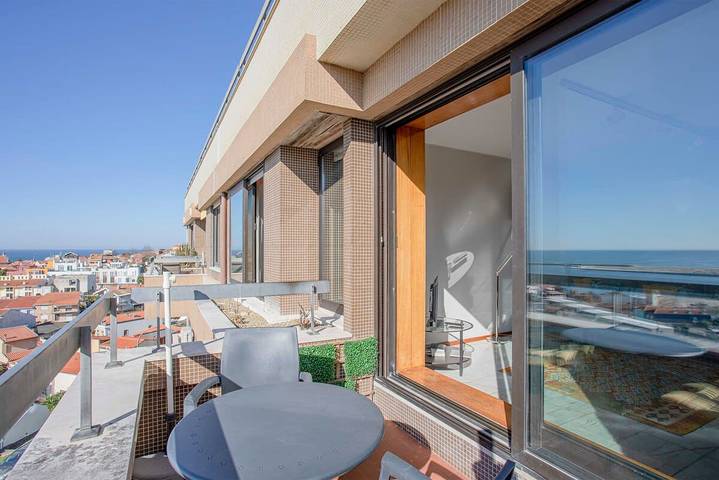 Vacation rental for 3 people, with balcony/terrace, kid friendly in Porto