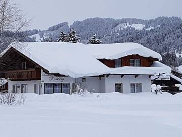 Ferienwohnung für 4 Personen, mit Balkon und Sauna sowie Ausblick in Tannheim (Tirol)