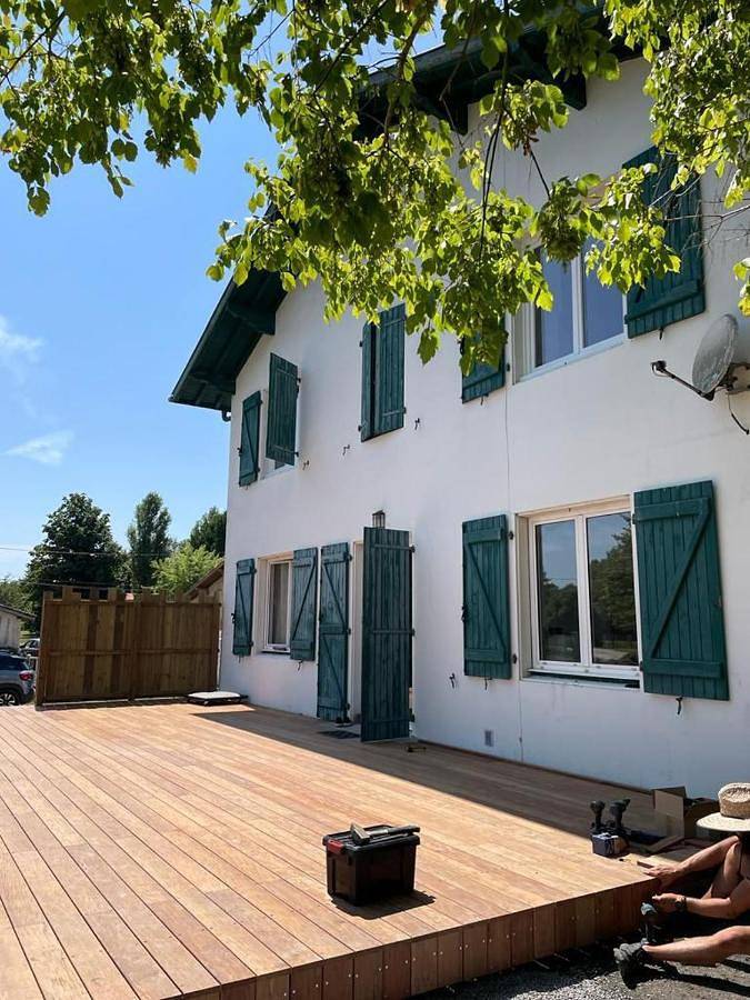 Location de vacances pour 10 personnes, avec Terrasse ainsi que Jardin et Piscine à Saint-Jean-de-Marsacq
