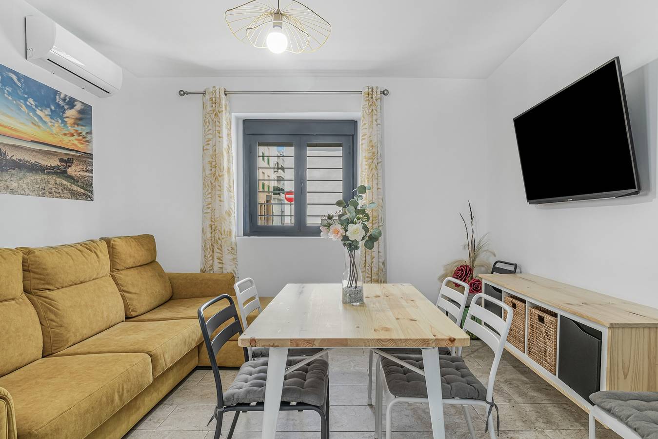 Apartamento entero, Apartamento 'Bellamar 1 Apartamento 2Dormitorios' con Wi-Fi y aire acondicionado in Playa Barbate, Barbate