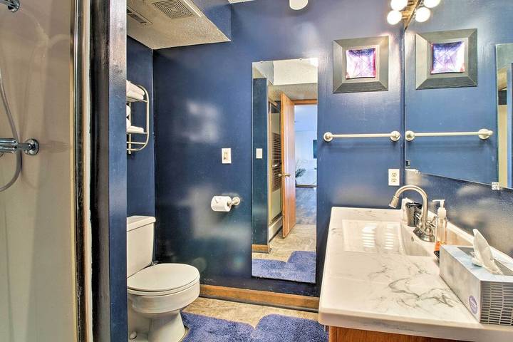 Vacation house for 15 people, with yard in Lake of the Ozarks