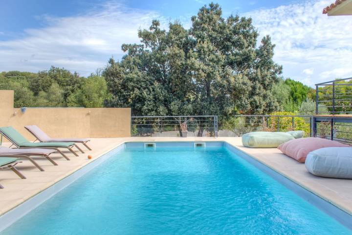Villa pour 10 personnes, avec terrasse ainsi que piscine et jardin à Porto-Vecchio - 2