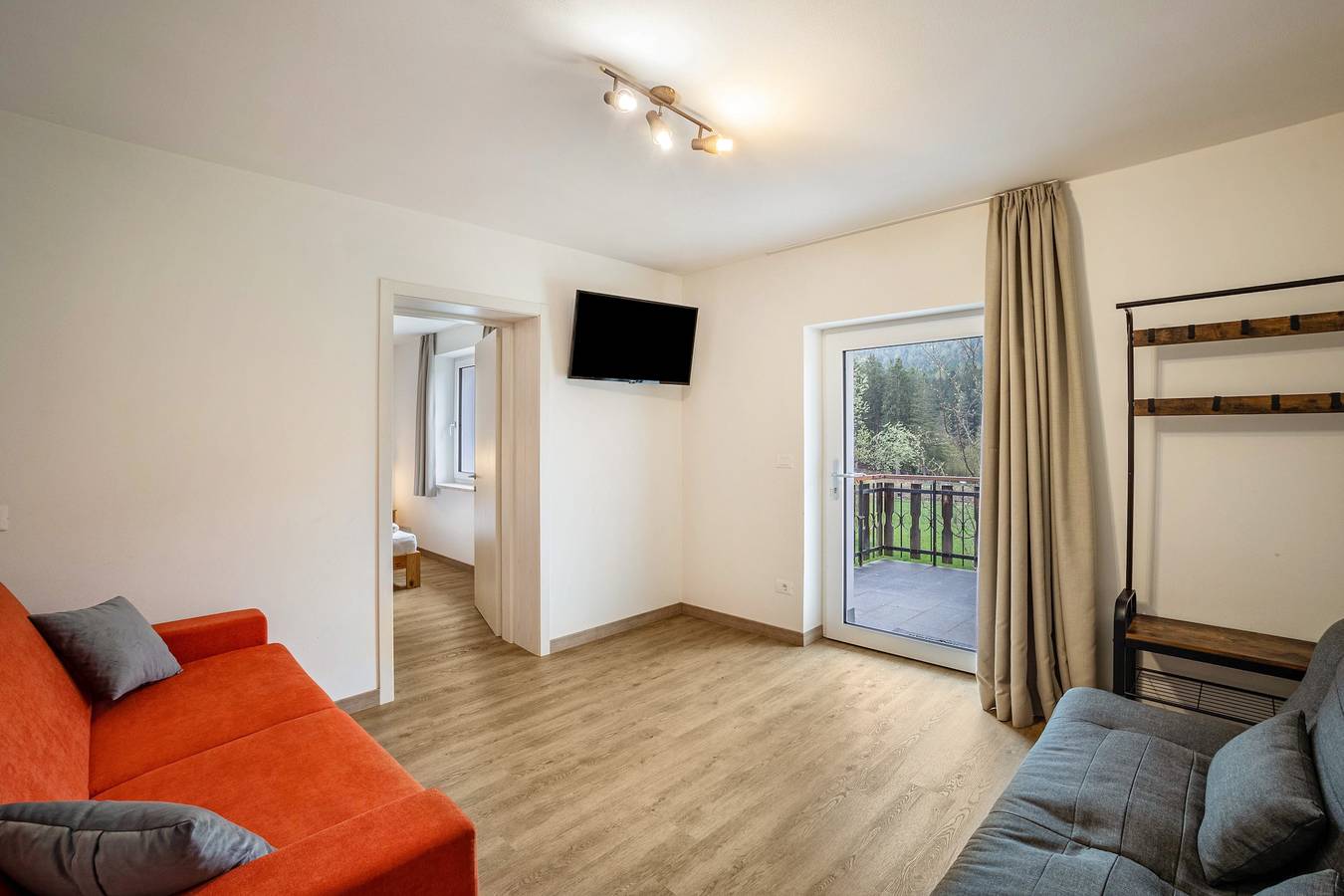 Ganze Wohnung, Ferienwohnung 'Silbernagl Terrasse - Blick Zum See' mit Gemeinschaftsterrasse und Wlan in Issing, Pfalzen