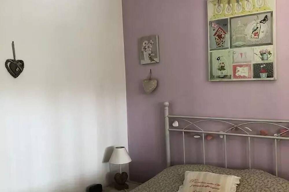 House in a little corner of paradise just a stone's throw from the waves in Hourtin Plage, Hourtin