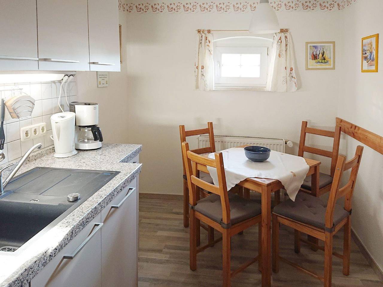 Ferienhaus mit Garten, Weinlaube und Aussenpool in Kössern, Grimma