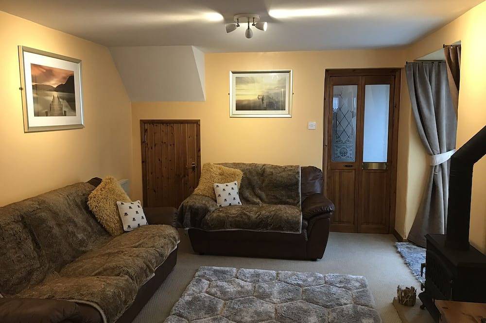 Cosy Courtyard Cottage ideal location for exploring North Devon area in Braunton, Devon