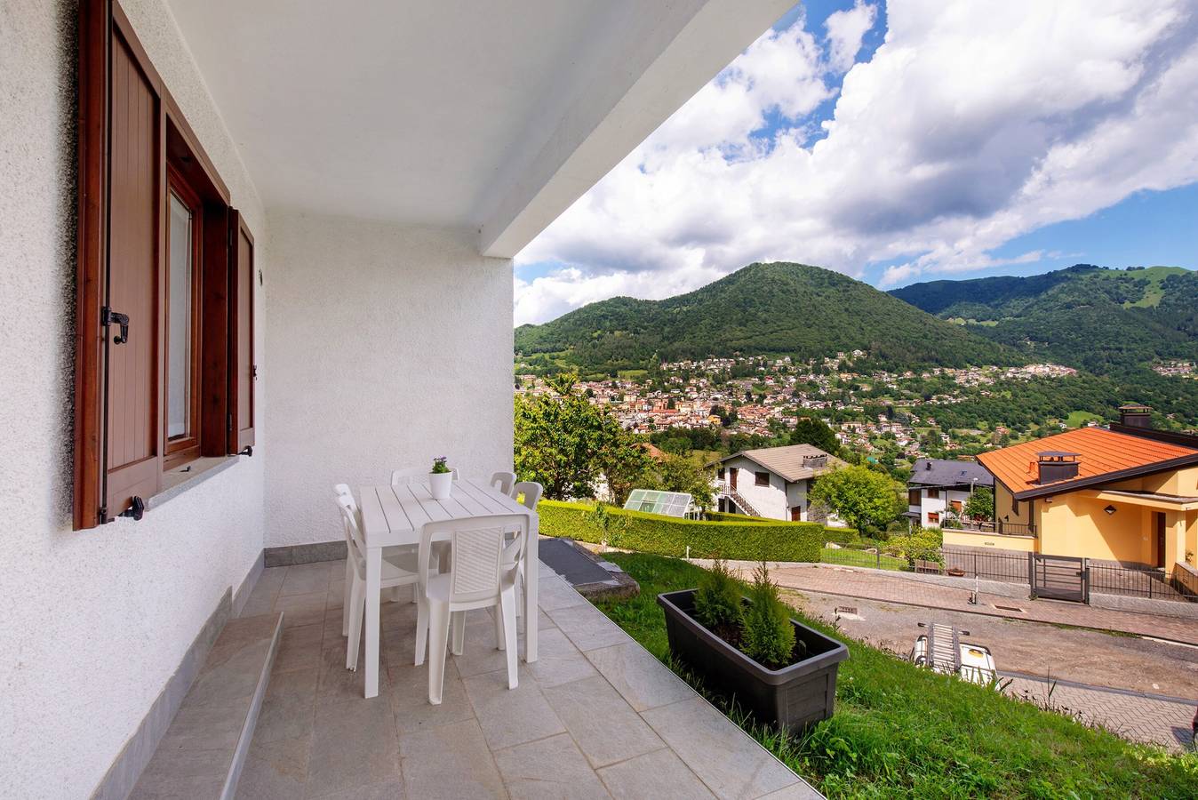Ferienhaus "Loft Bellavista" mit Bergblick, privater Terrasse und Wlan in San Fedele Intelvi, Centro Valle Intelvi