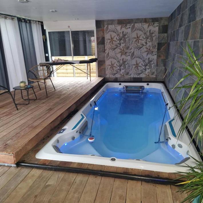 Location de vacances pour 2 personnes, avec Jacuzzi et Terrasse ainsi que Piscine et Sauna à Saint-Omer