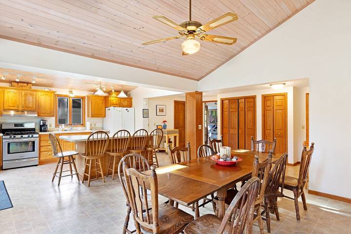 Gîte pour 11 personnes, avec terrasse et jardin