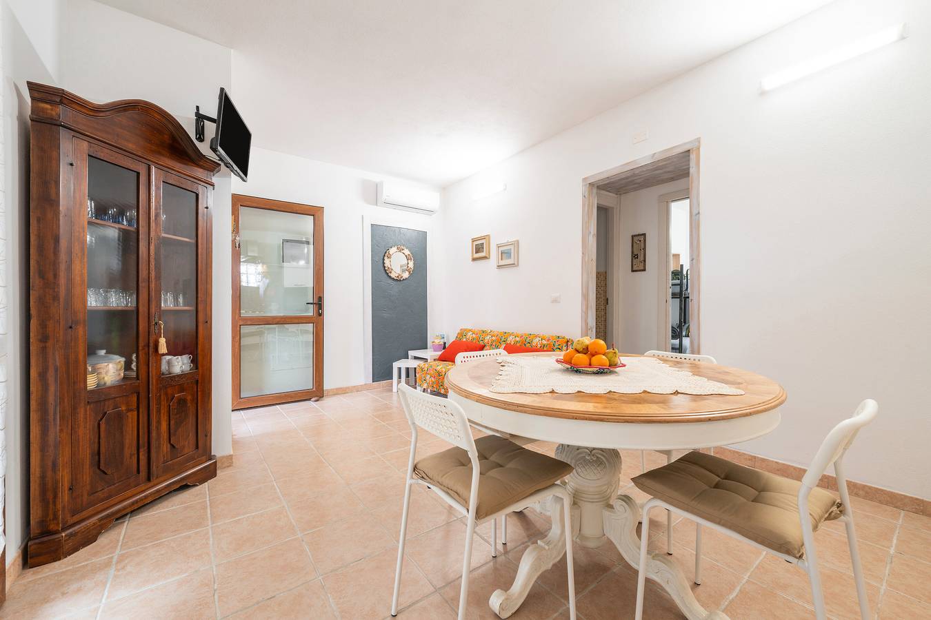 Casa vacanze 'Diego' con vista sulle montagne, terrazza privata e aria condizionata in Olia Speciosa, Cagliari e Dintorni