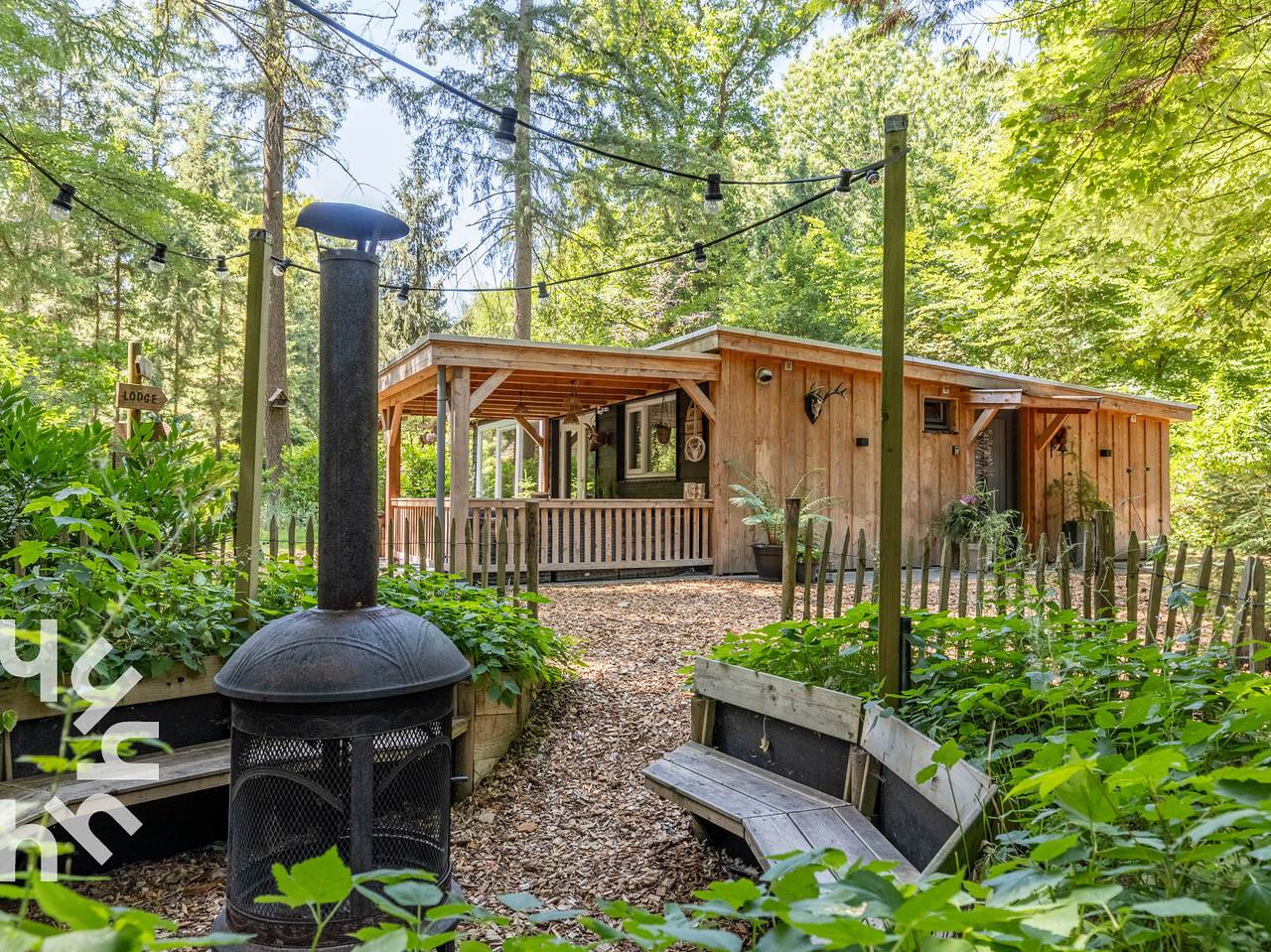 An attractive 4-person forest lodge with veranda in Emst, in the middle of nature in Epe, Veluwe