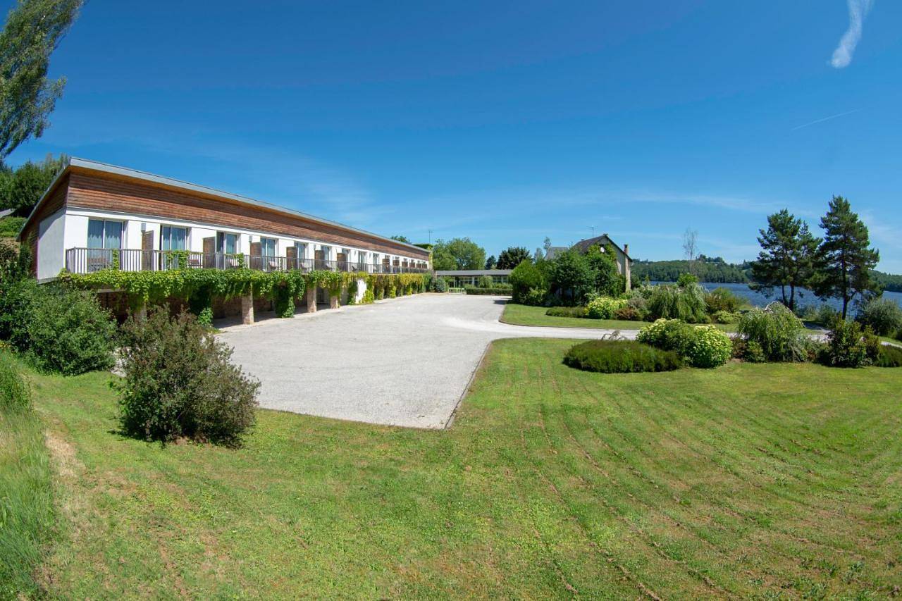Logis Hotel du Lac in Neuvic, Région d'Ussel