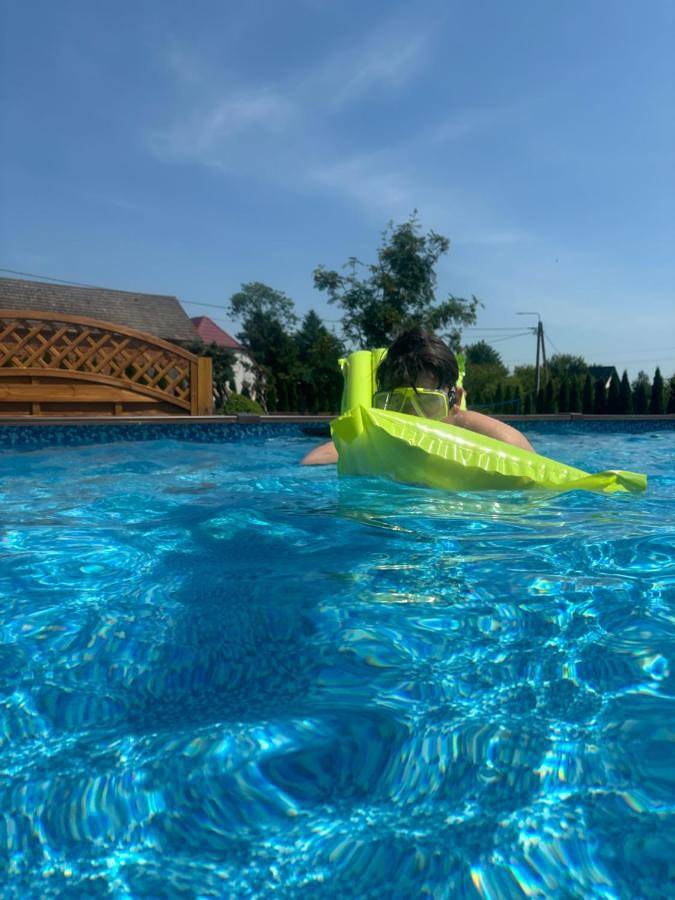Ferienhaus für 4 Personen, mit Pool und Terrasse sowie Garten