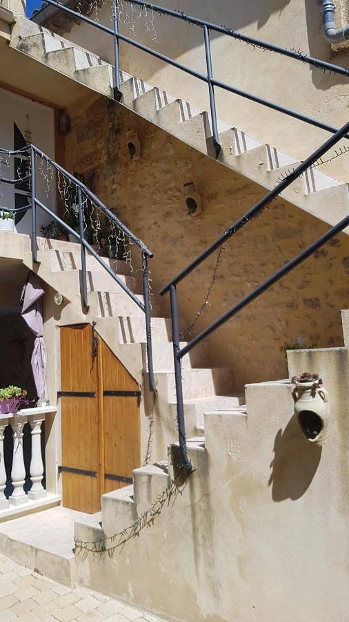 Maison d’hôte pour 2 personnes, avec terrasse ainsi que piscine et jacuzzi, animaux acceptés à Lédenon - 3