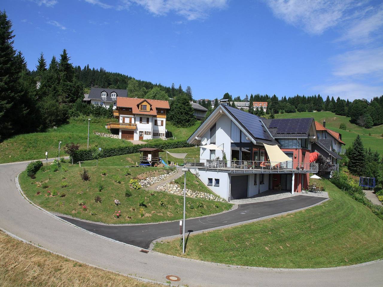 Apartamento entero, Apartamento 'Bergahorn Typ B' con vistas a la montaña, terraza privada y Wi-Fi in Todtnauberg, Todtnau