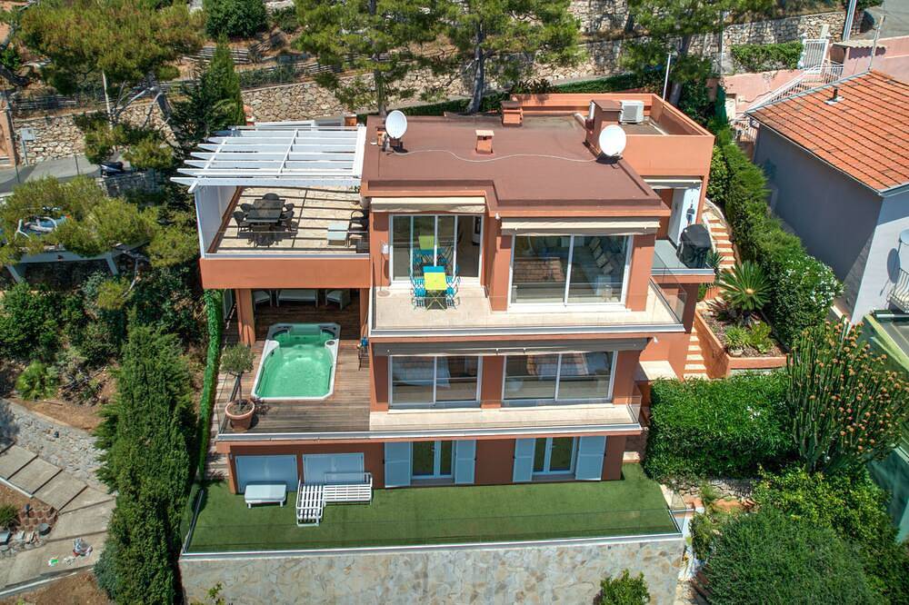 Villa L'Ourmège / Exceptional sea view and 8-minute walk to the beach in Èze, Nice region