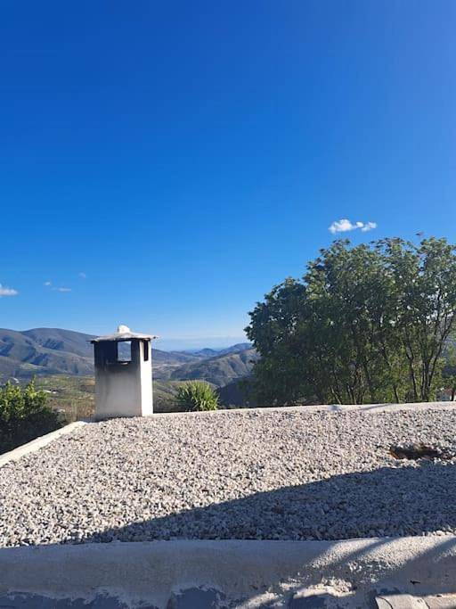 Apartamento para 5 personas, con vistas y jardín además de vistas al lago y piscina, Se admiten mascotas en Lanjarón