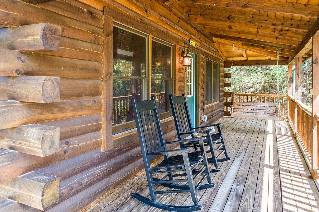 Cozy Cabin with Hot Tub; 5 miles to Harrahs Casino in Qualla, Jackson County