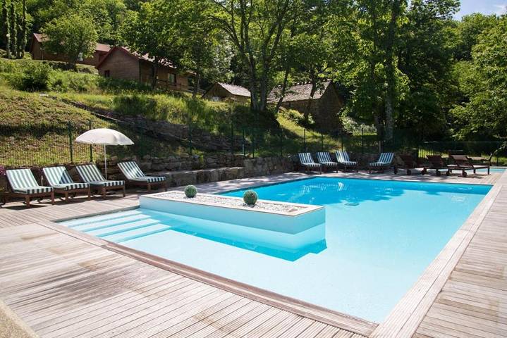 Gîte pour 4 personnes, avec Terrasse et Piscine à Pourcharesses
