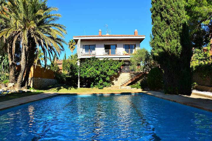 Location de vacances pour 18 personnes, avec jardin et piscine à Sitges - 2