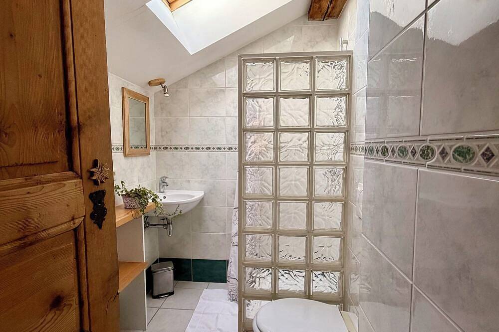 Entire apartment, Charming apartment 100m from the slopes in La Chapelle-d'Abondance, Les Portes du Soleil