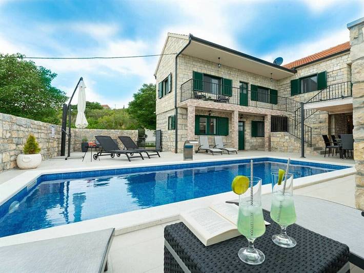 Ferienhaus für 10 Personen, mit Pool und Terrasse, mit Haustier