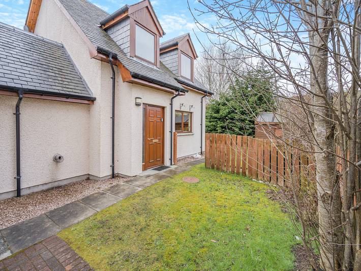 Log cabin for 6 people, with garden in Aviemore