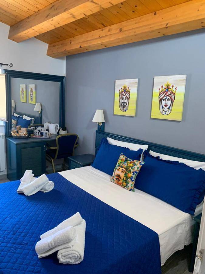 Small Double Room in Lascari, Provincia di Palermo