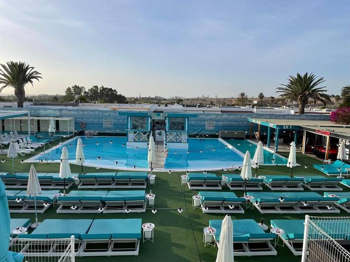Hôtel pour 2 personnes, avec piscine et jacuzzi ainsi que terrasse et sauna