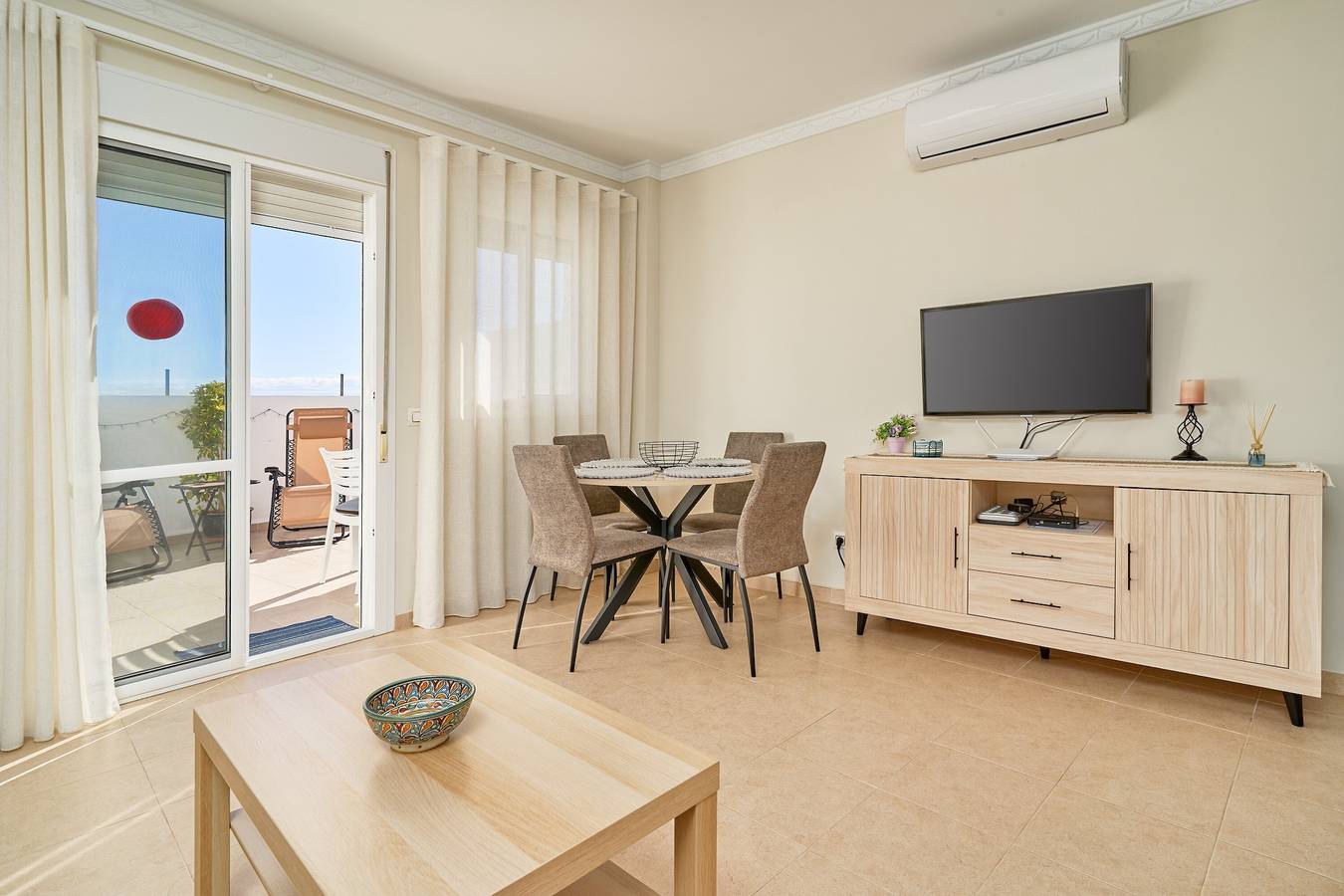 Entire apartment, Fernandita Apartment for Couples with 2 Private Terraces, Wi-Fi & Barbecue, Near the Beach in Nerja Centre, Nerja